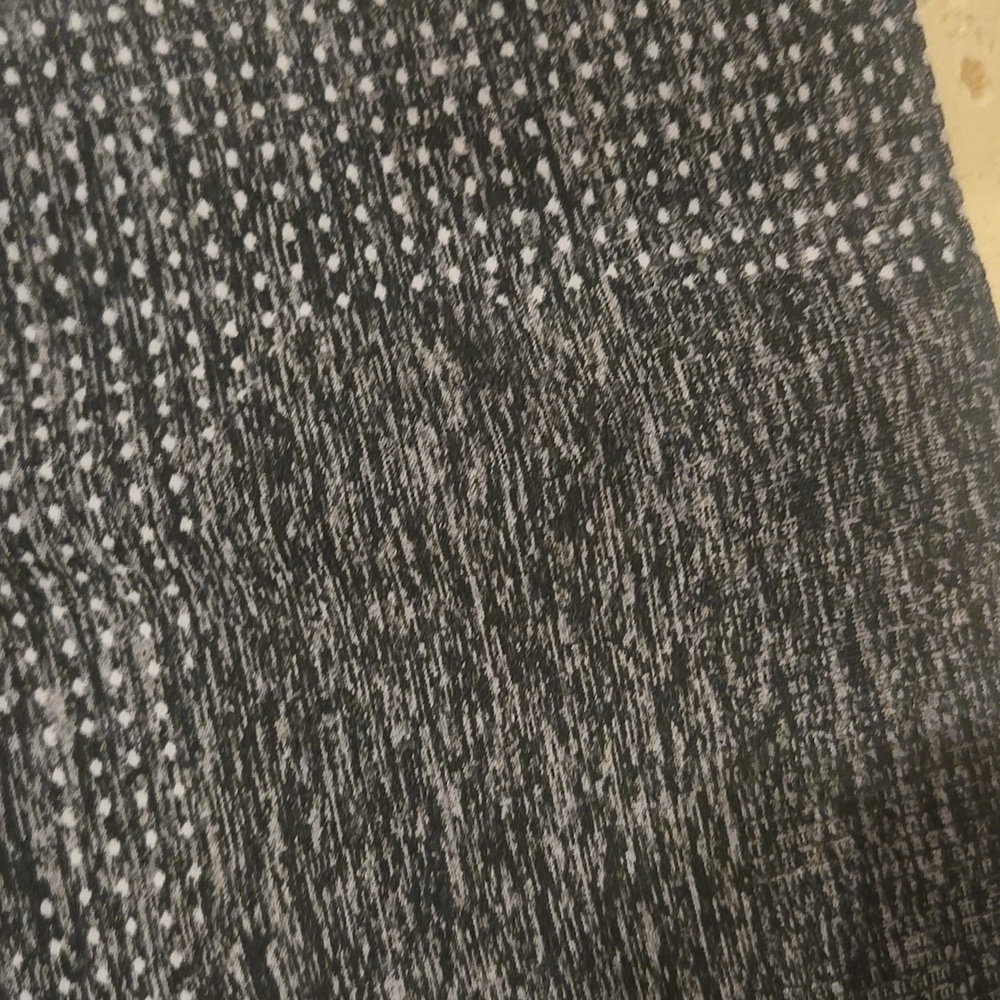 New PINK Victoria's Secret Seamless Gray Stretchy Lounge/Workout Top - Picture 5 of 10